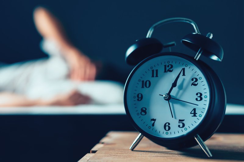 Zbuloni në çfarë ore duhet të flini dhe kur duhet të zgjoheni