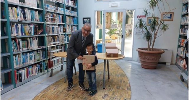 Ka lexuar 125 libra, 5-vjeçari shqiptar nderohet me titullin ‘Lexuesi i Vitit’ në Itali